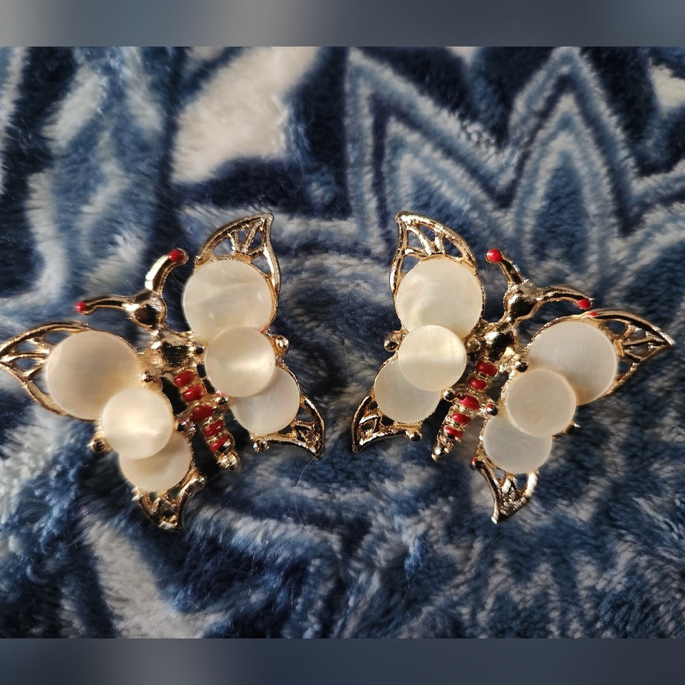 Vintage butterfly Pin brooch nother of Pearl and gold 1950's